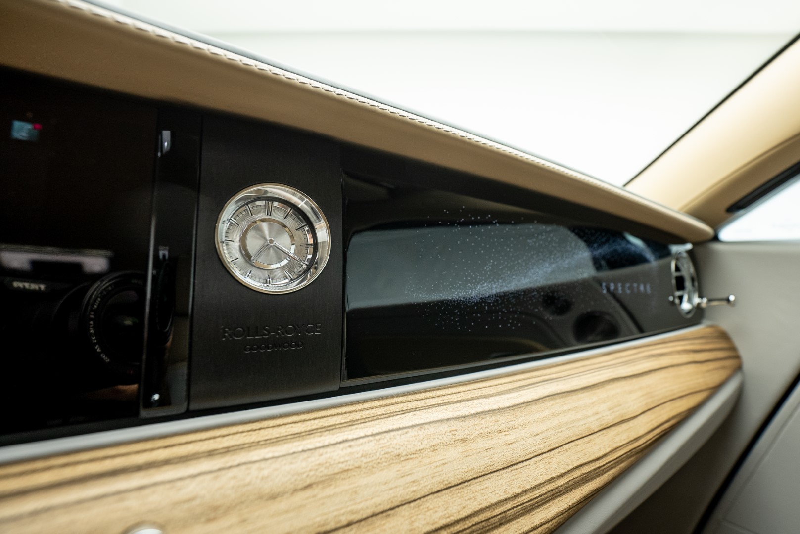 2024 ROLLS ROYCE SPECTRE. GCC. VERY HIGH SPEC. WARRANTY AND SERVICE.